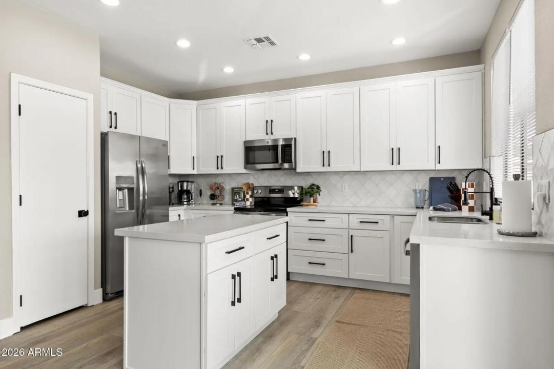 Real Estate Picture 15