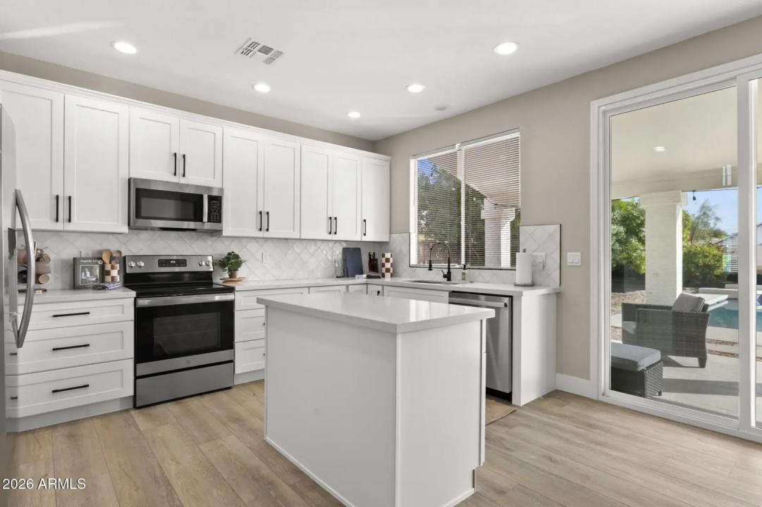 Real Estate Picture 16