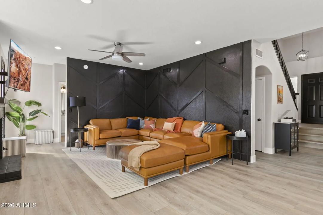 Real Estate Picture 17