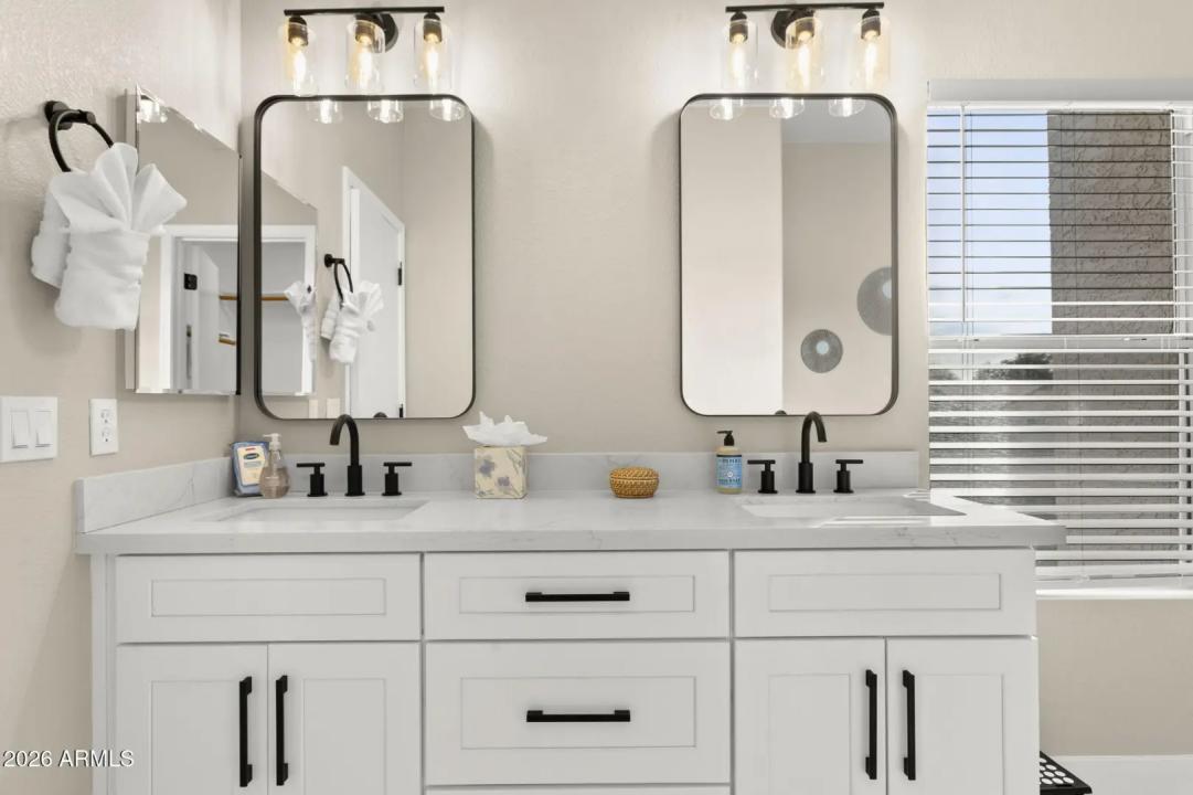 Real Estate Picture 24