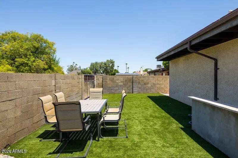 Real Estate Picture 33