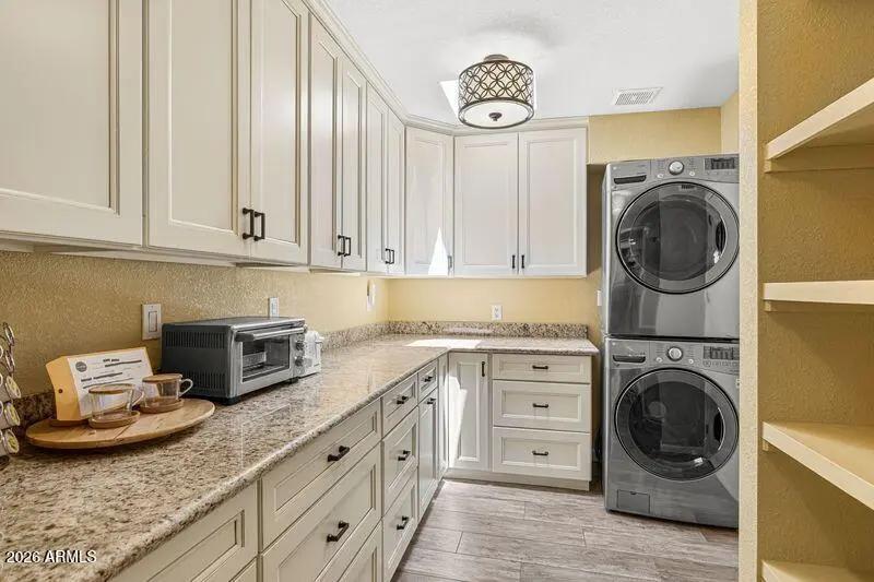 Real Estate Picture 25