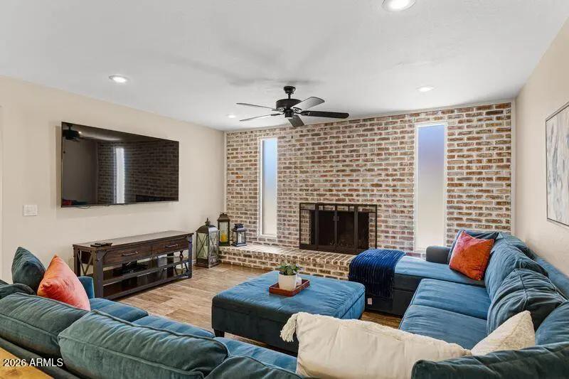 Real Estate Picture 14