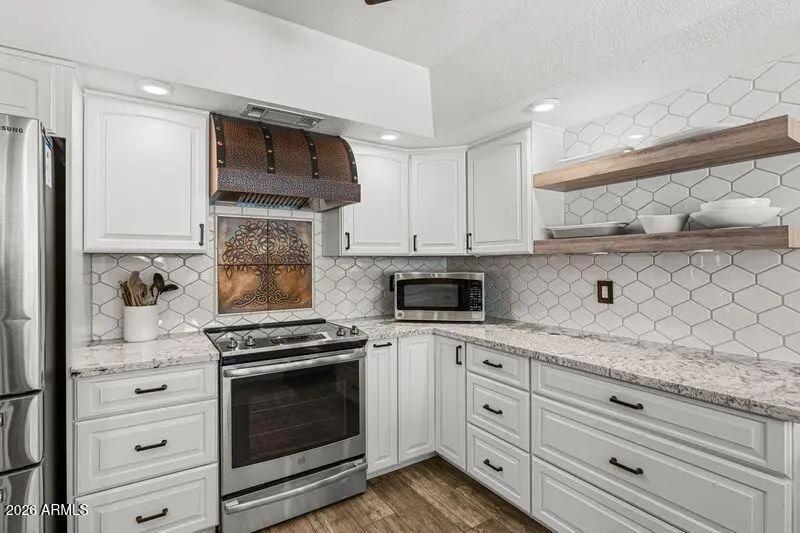 Real Estate Picture 9