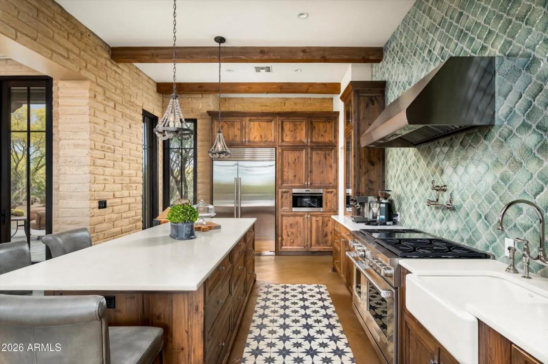 Real Estate Picture 14