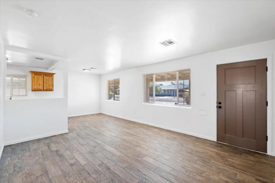 Real Estate Picture 3