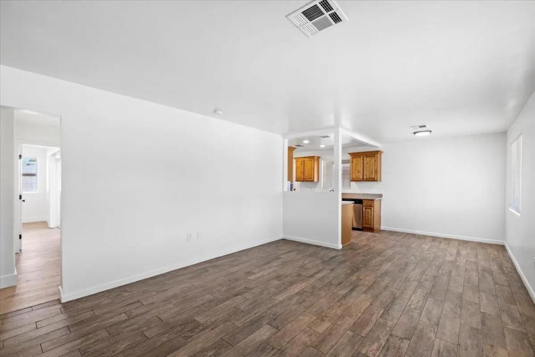 Real Estate Picture 4