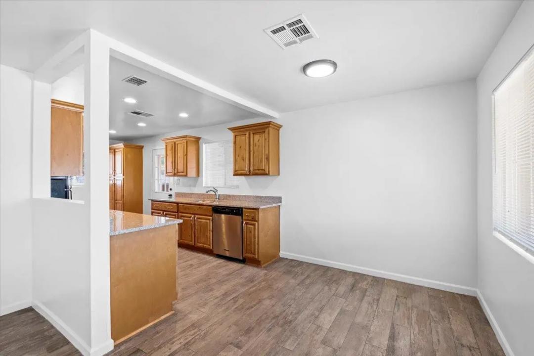 Real Estate Picture 5