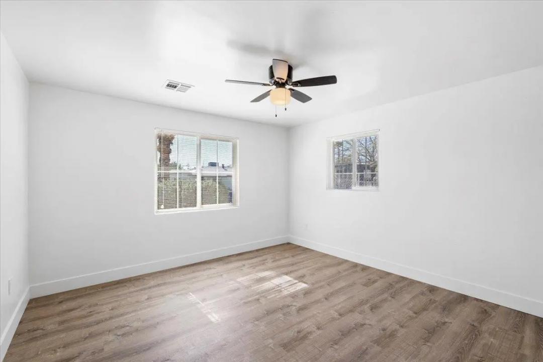 Real Estate Picture 11
