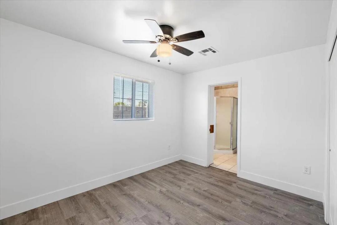 Real Estate Picture 12
