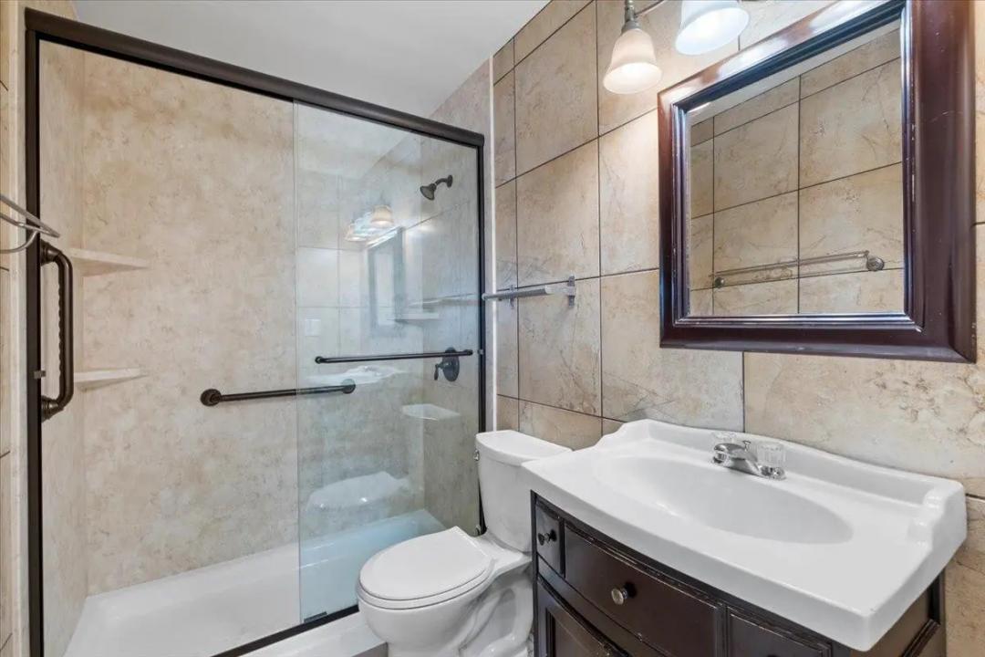 Real Estate Picture 14