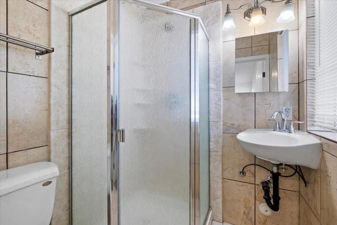 Real Estate Picture 16