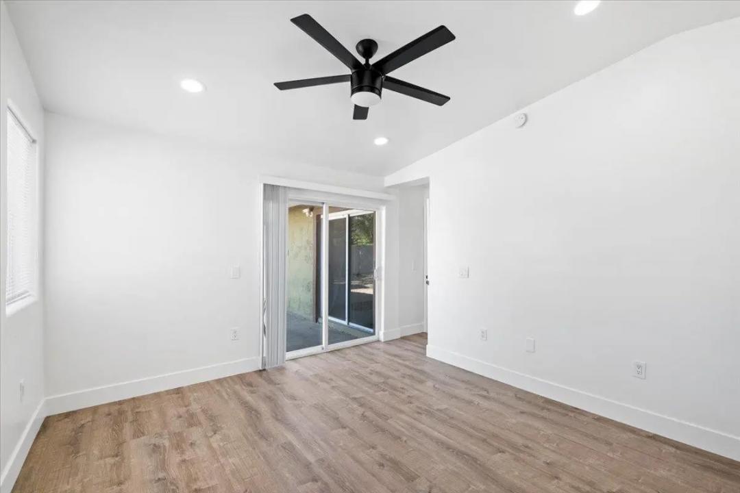 Real Estate Picture 17