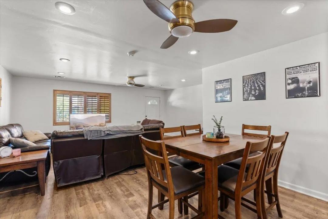 Real Estate Picture 5