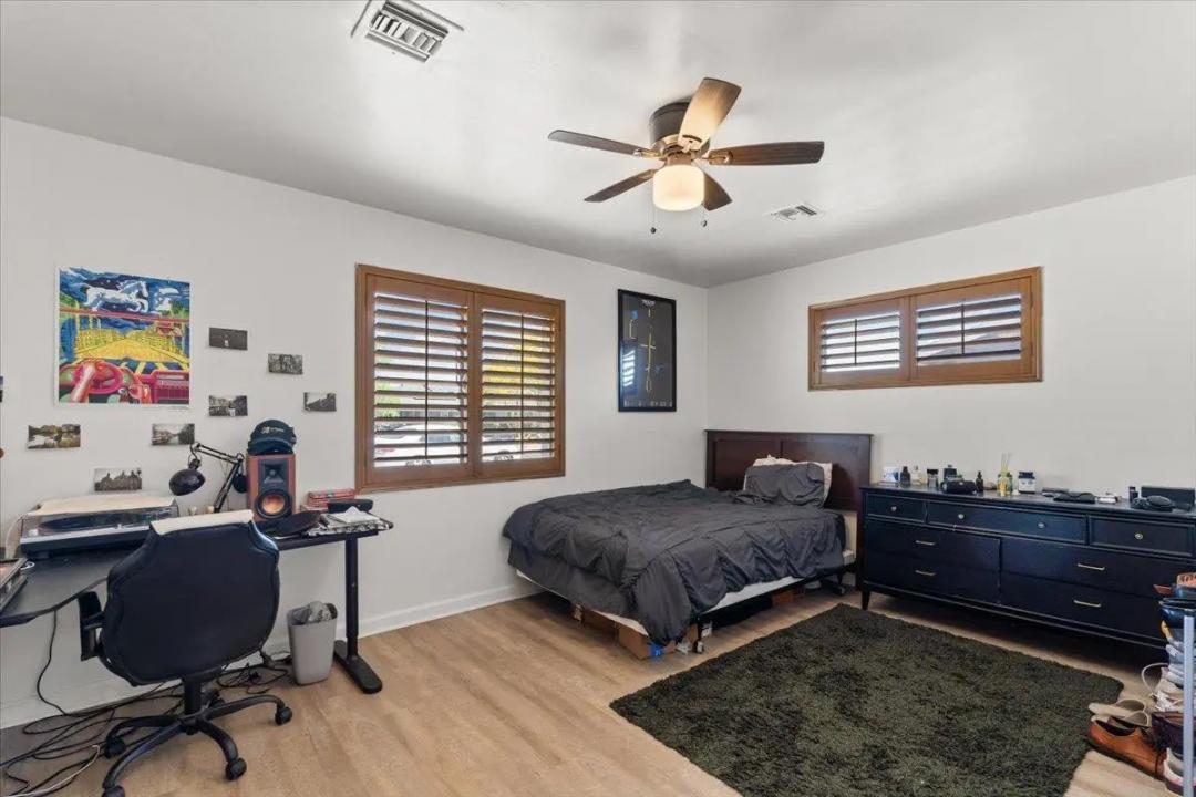 Real Estate Picture 9