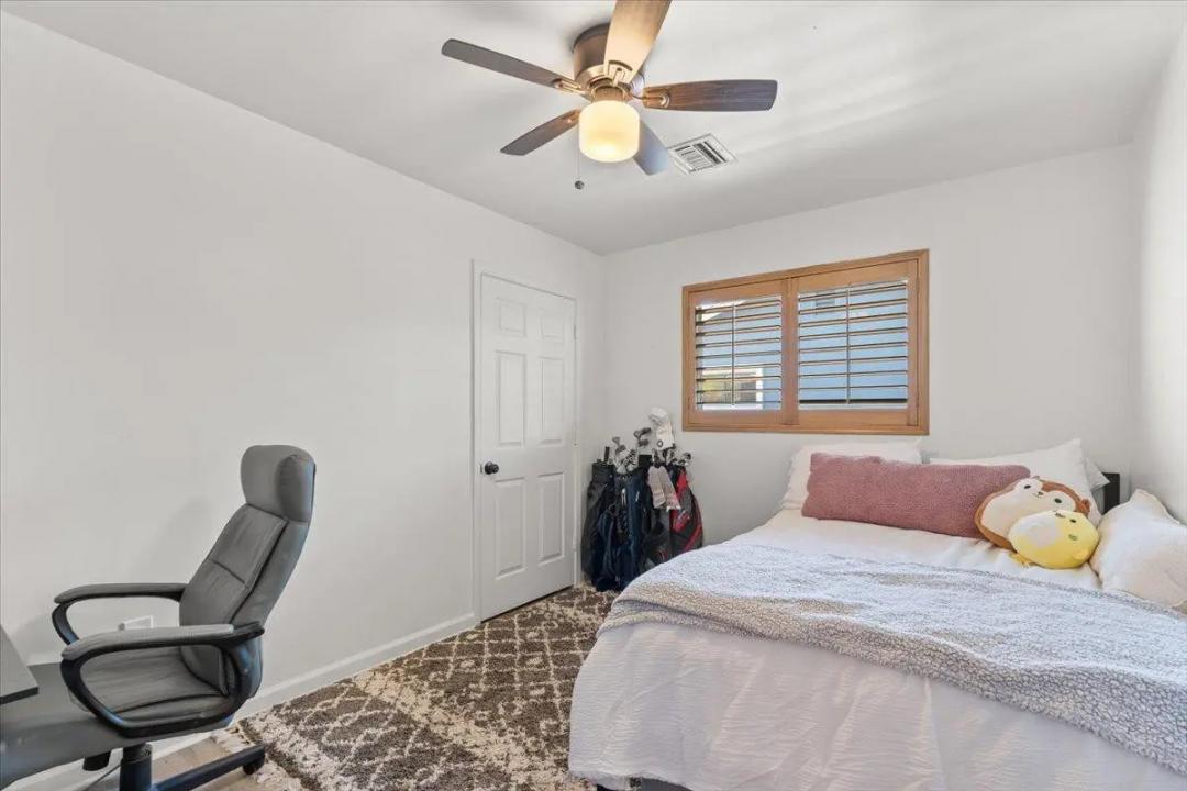 Real Estate Picture 11