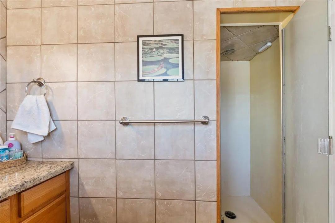 Real Estate Picture 13