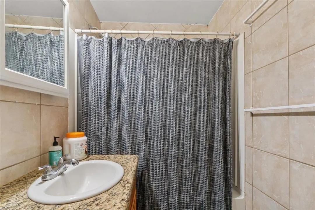 Real Estate Picture 15