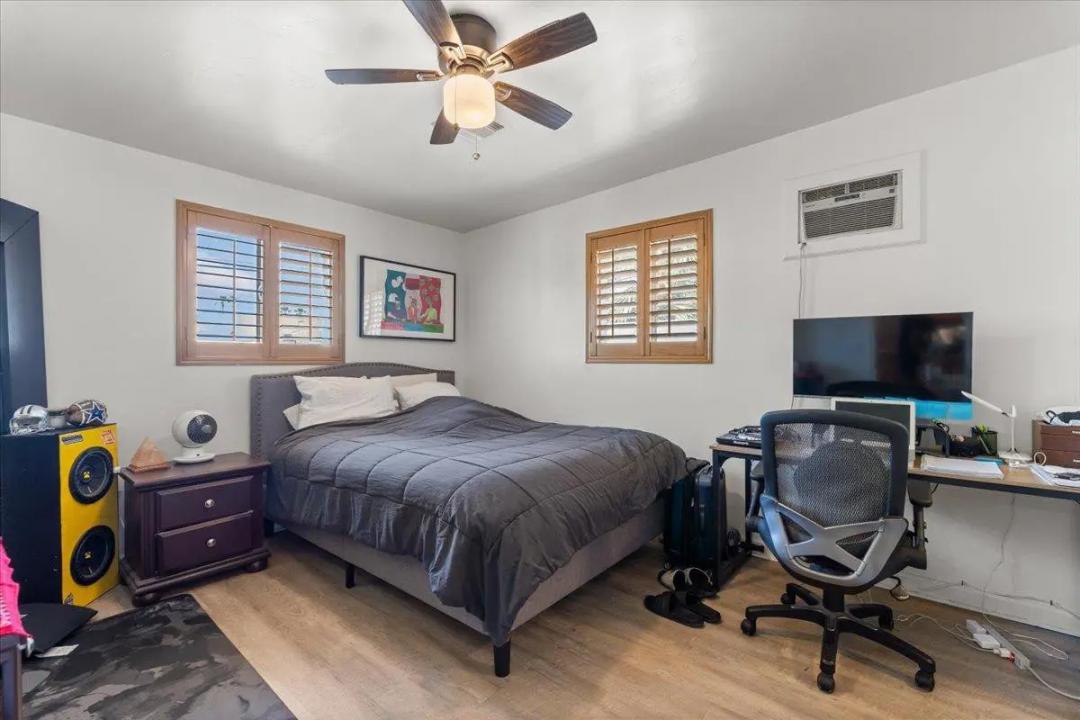 Real Estate Picture 16