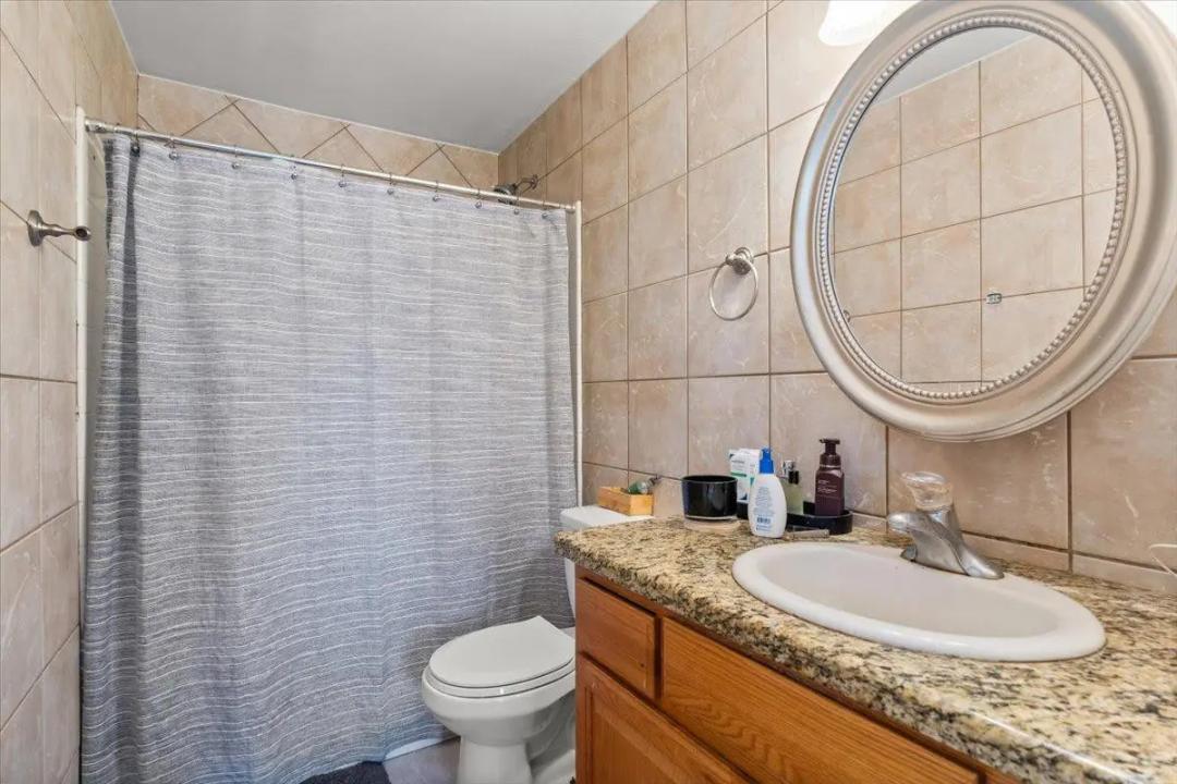 Real Estate Picture 17