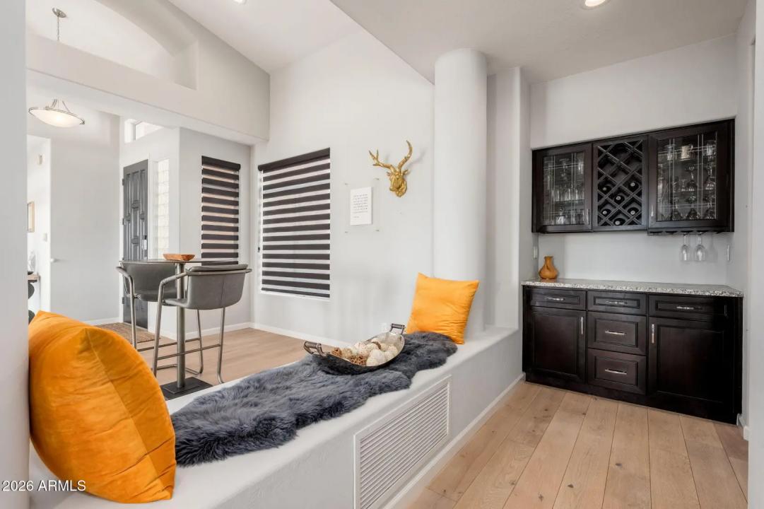 Real Estate Picture 9