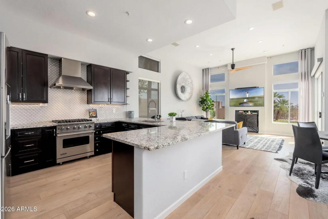 Real Estate Picture 11