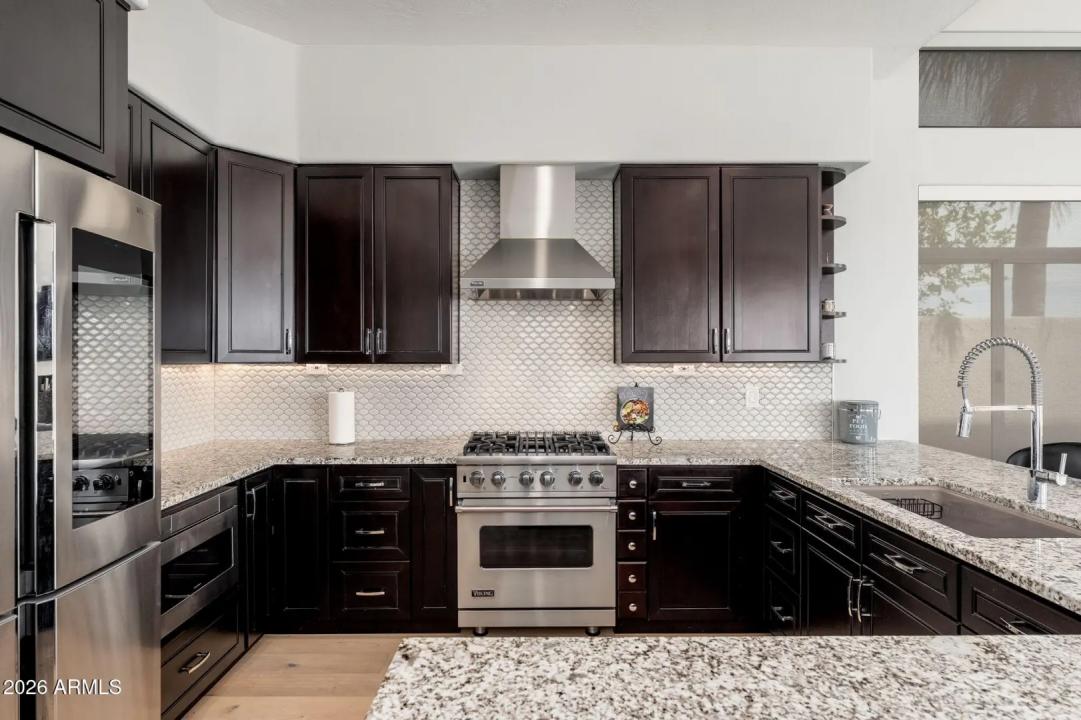 Real Estate Picture 12