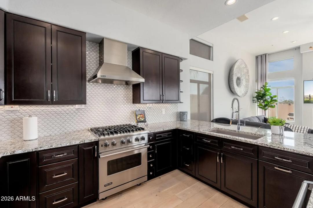 Real Estate Picture 13