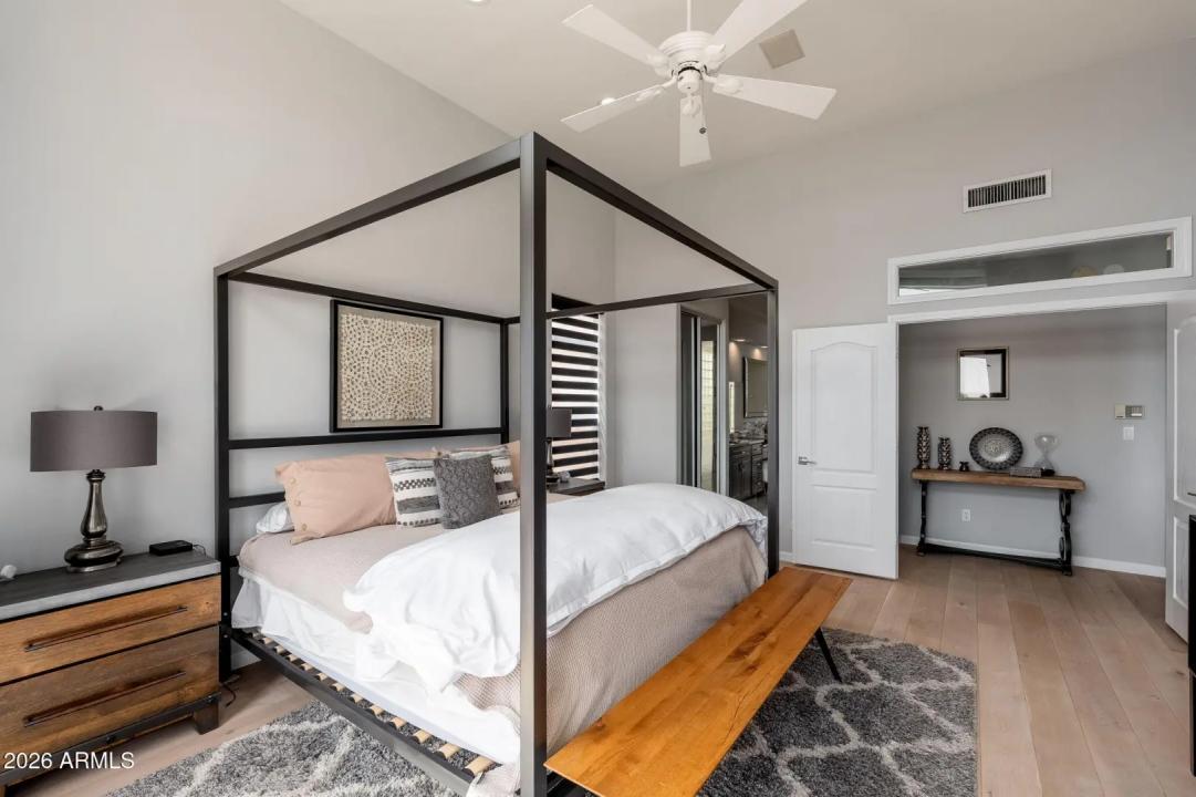 Real Estate Picture 24