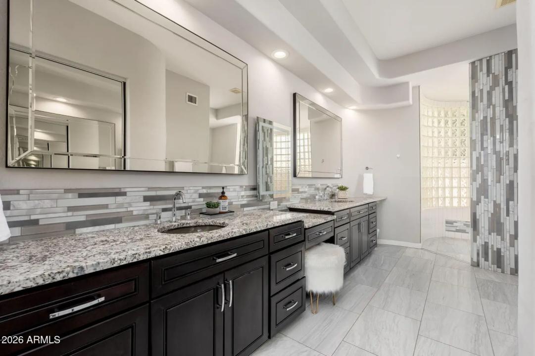 Real Estate Picture 25