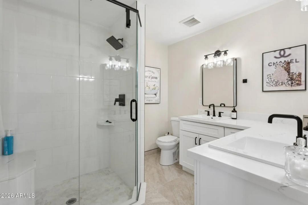 Real Estate Picture 11