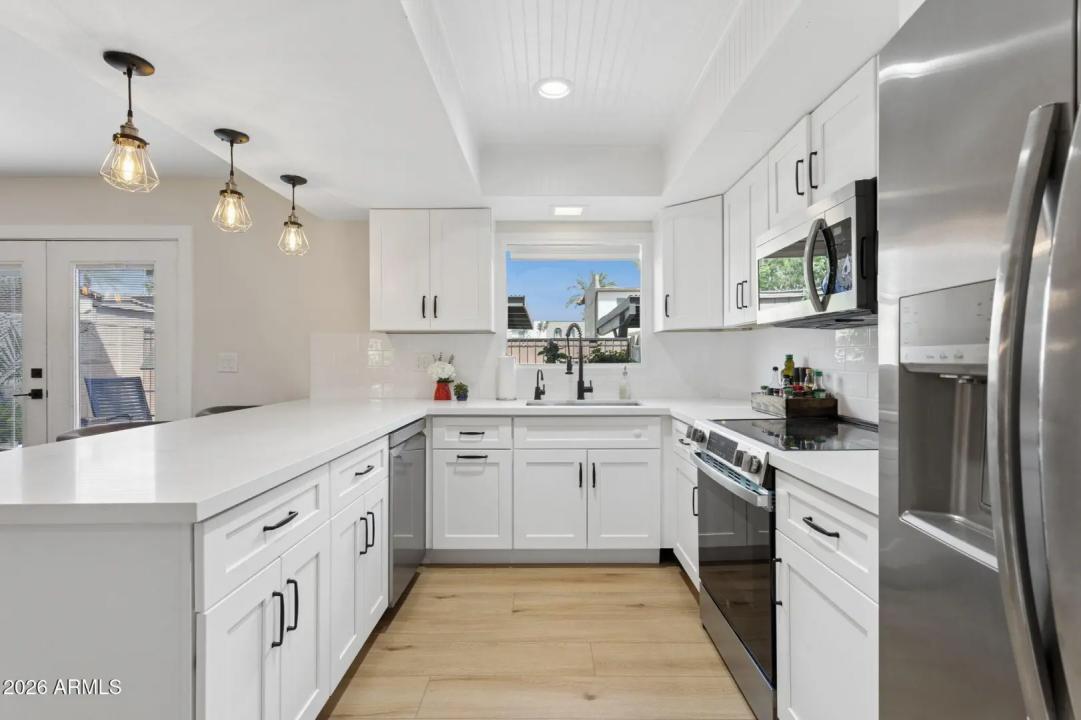 Real Estate Picture 3