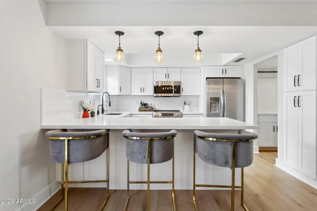 Real Estate Picture 4