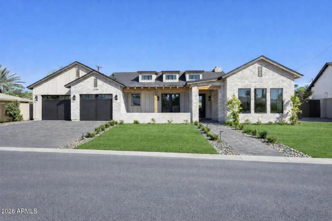 4206 E WHITTON Avenue Phoenix AZ 85018