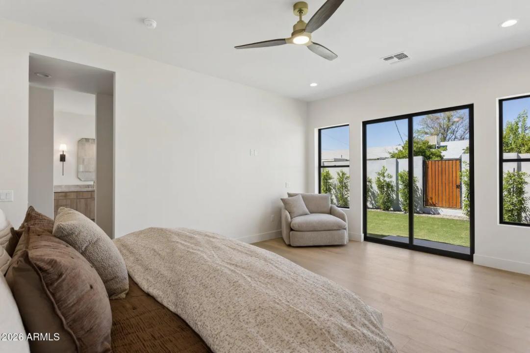 Real Estate Picture 12