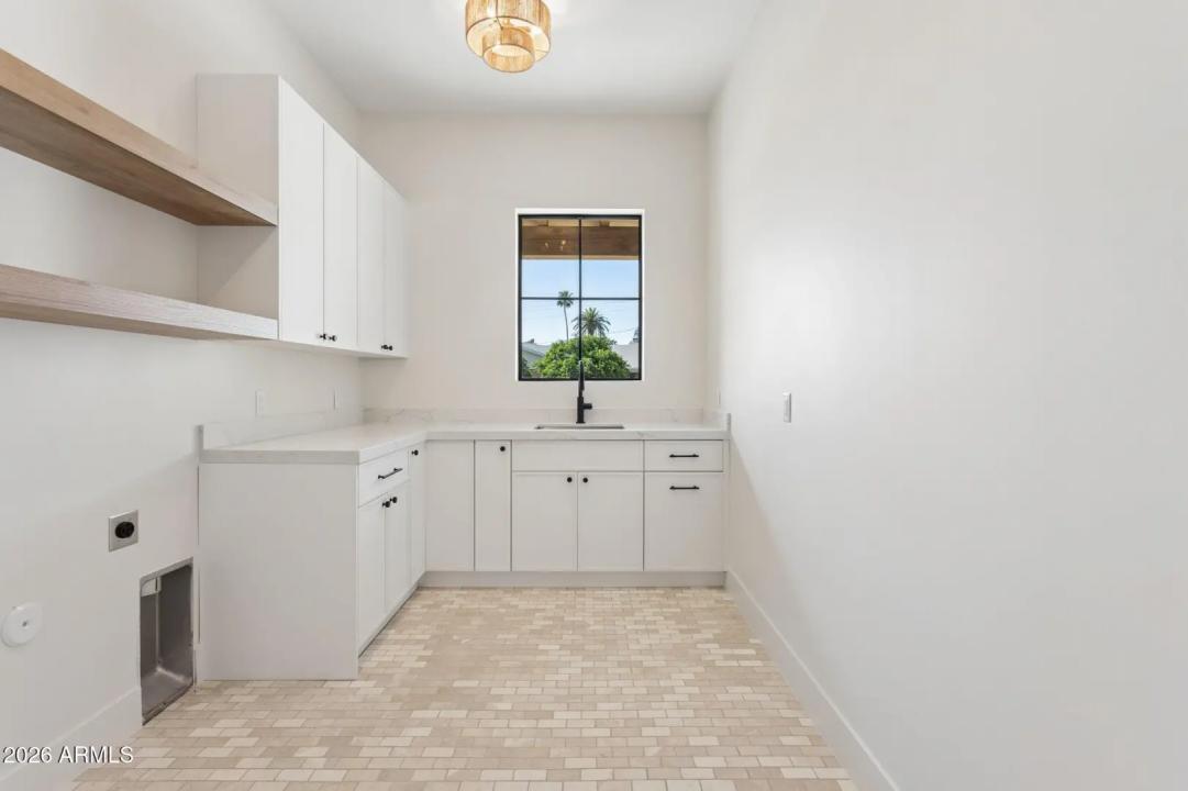 Real Estate Picture 30