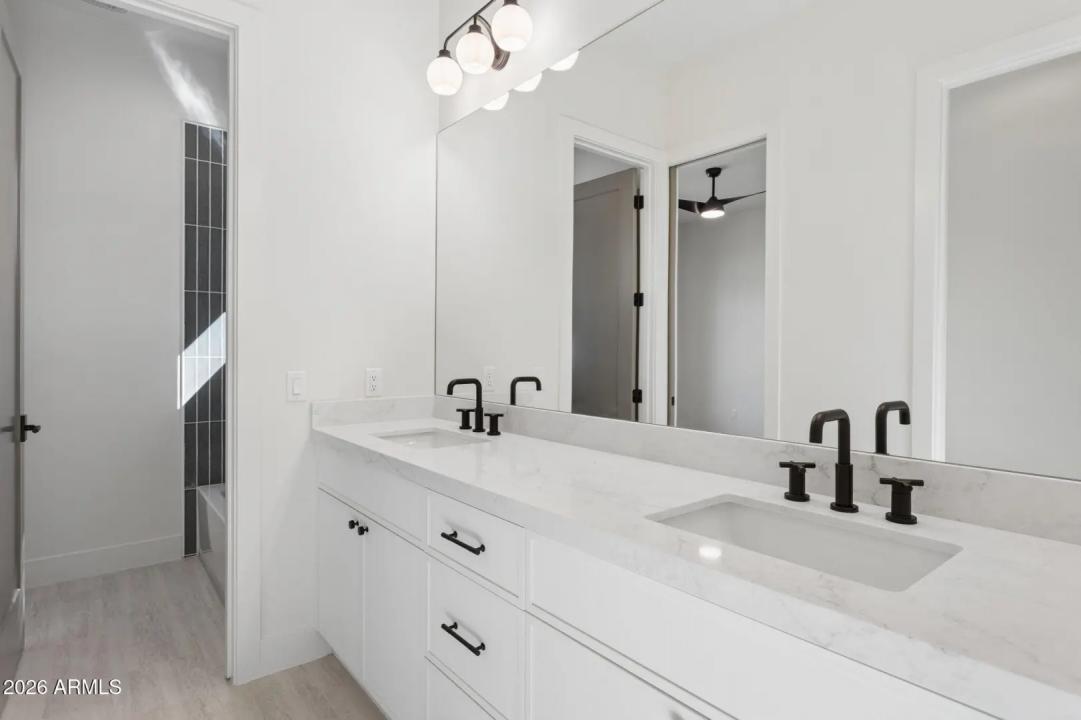 Real Estate Picture 24
