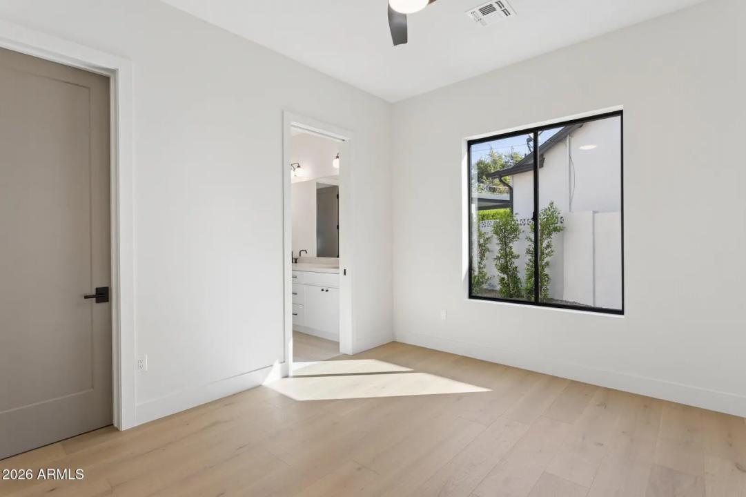 Real Estate Picture 23
