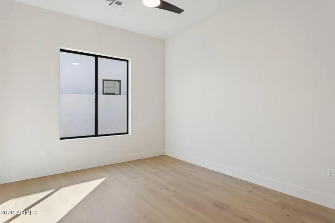 Real Estate Picture 22