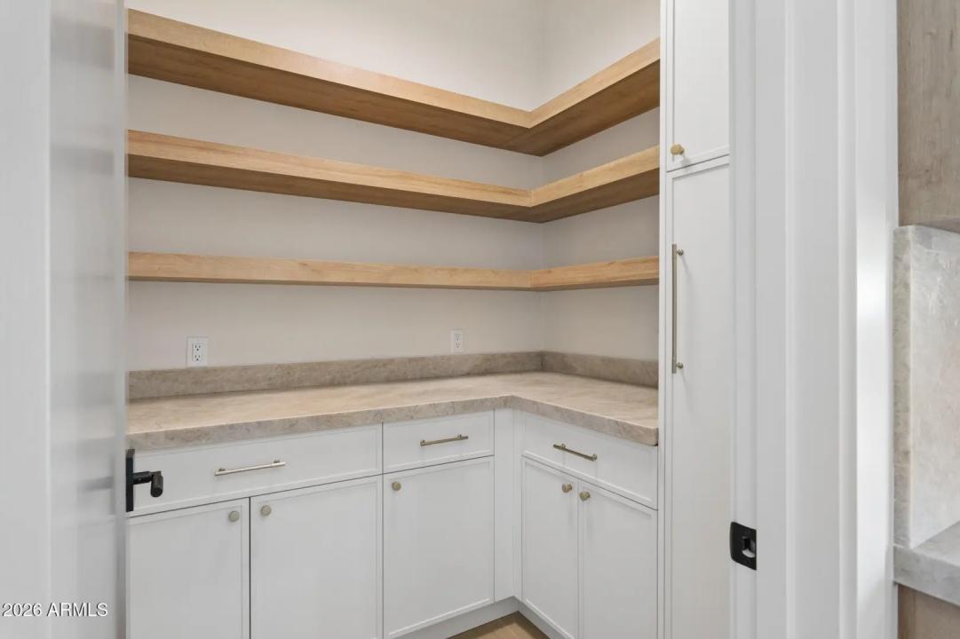 Real Estate Picture 6