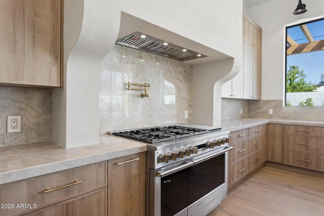Real Estate Picture 5