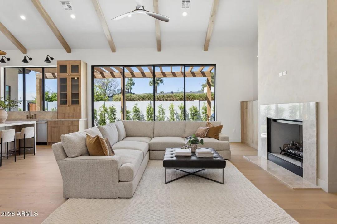 Real Estate Picture 7