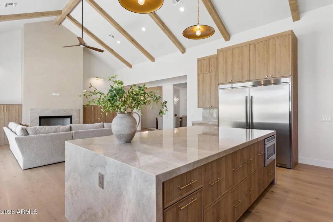 Real Estate Picture 3