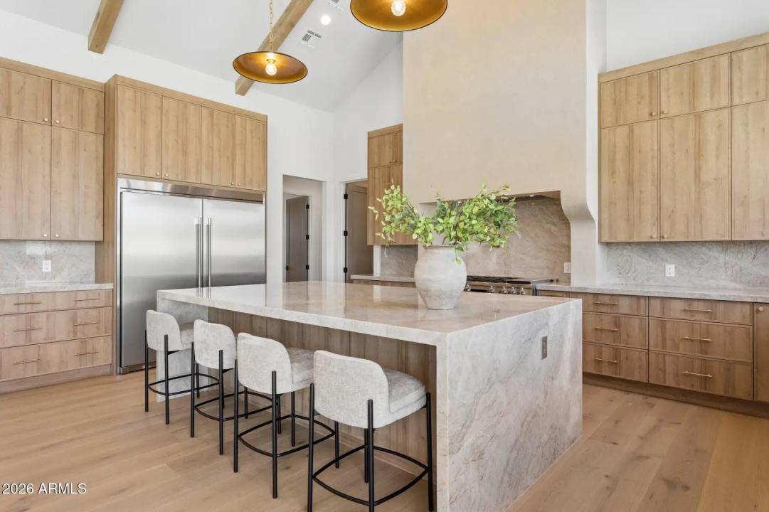 Real Estate Picture 4