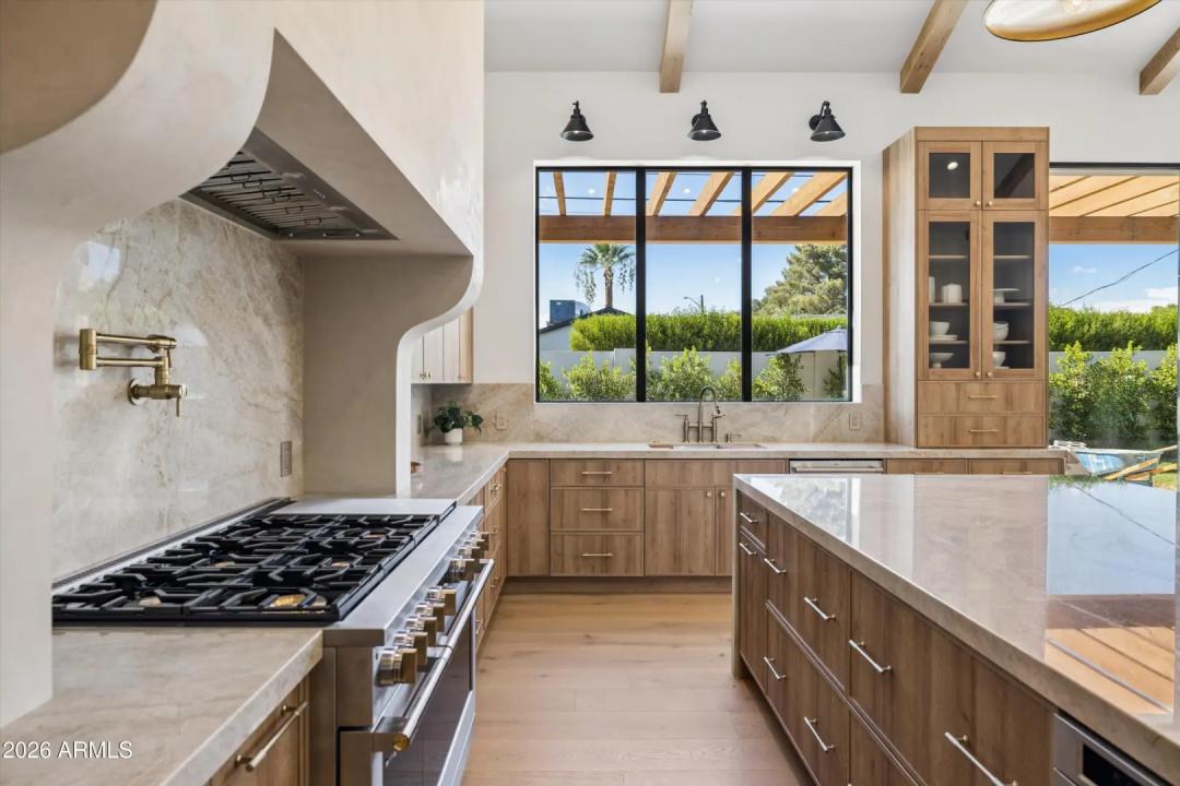 Real Estate Picture 3