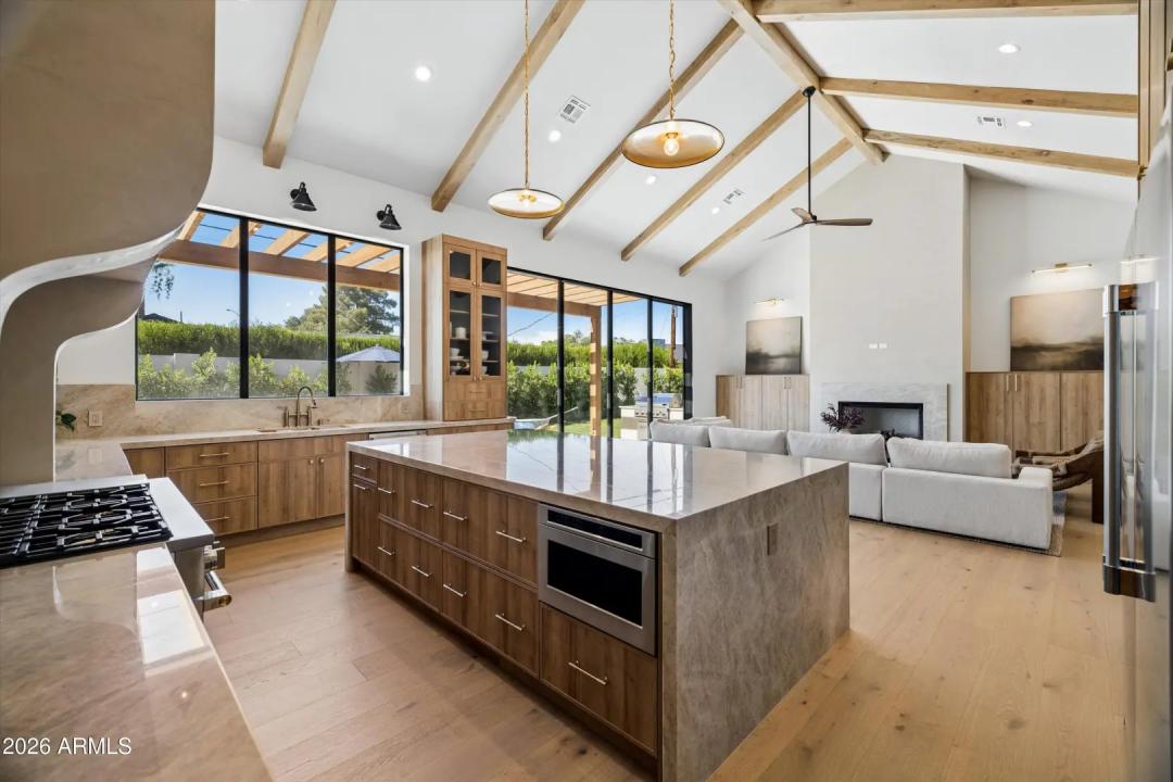 Real Estate Picture 5