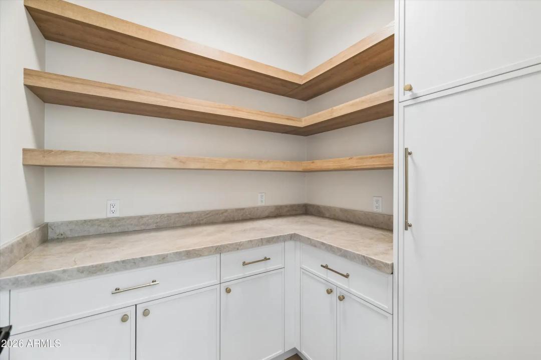 Real Estate Picture 6