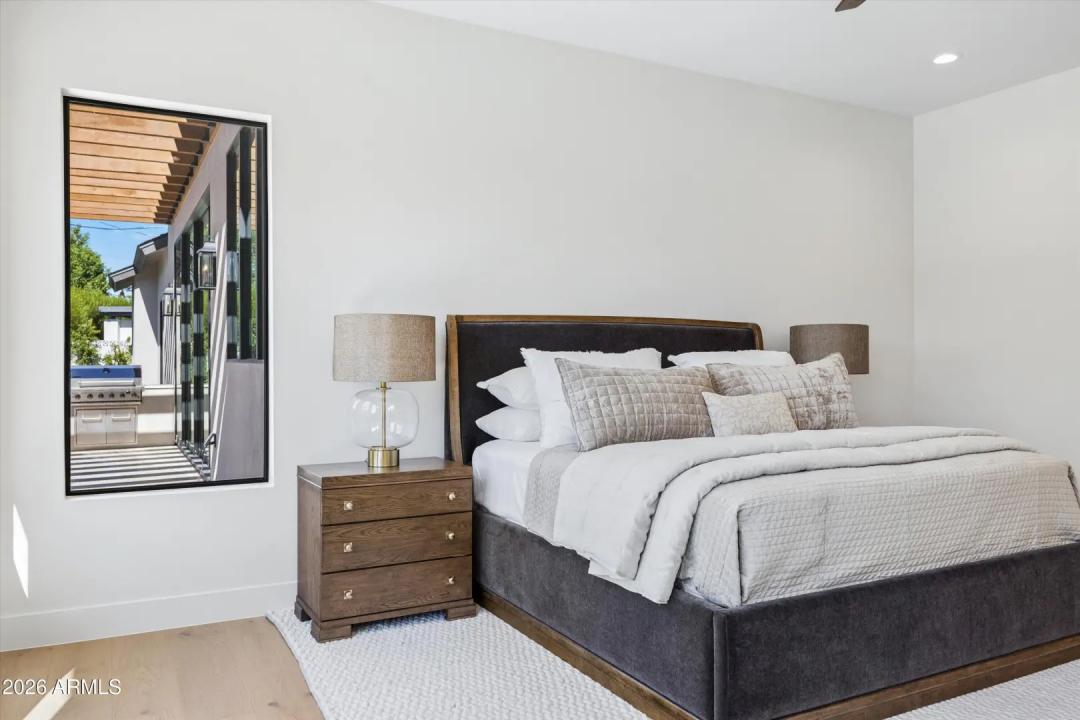Real Estate Picture 17
