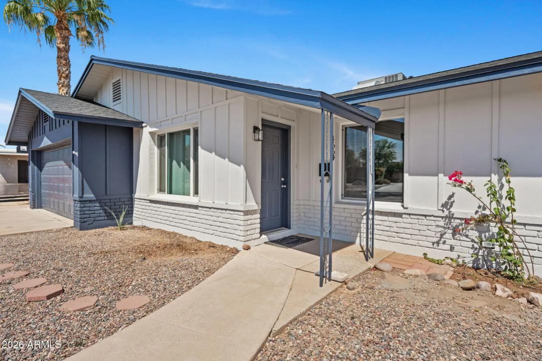 Real Estate Picture 3