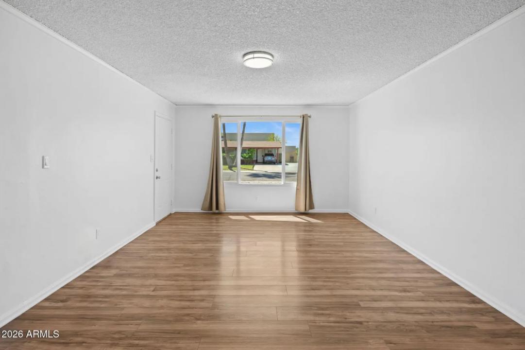 Real Estate Picture 5